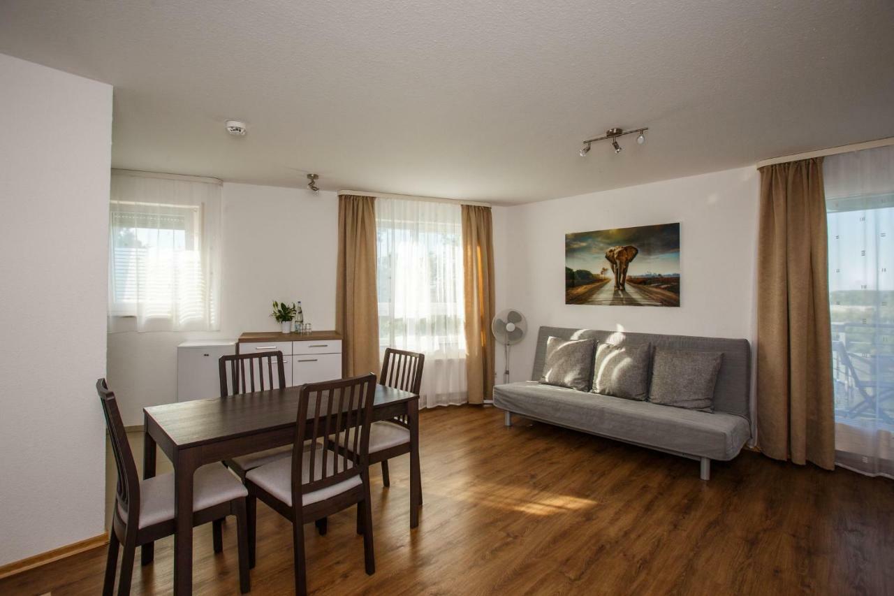 Outlet-Apartment Metzingen Metzingen  Buitenkant foto